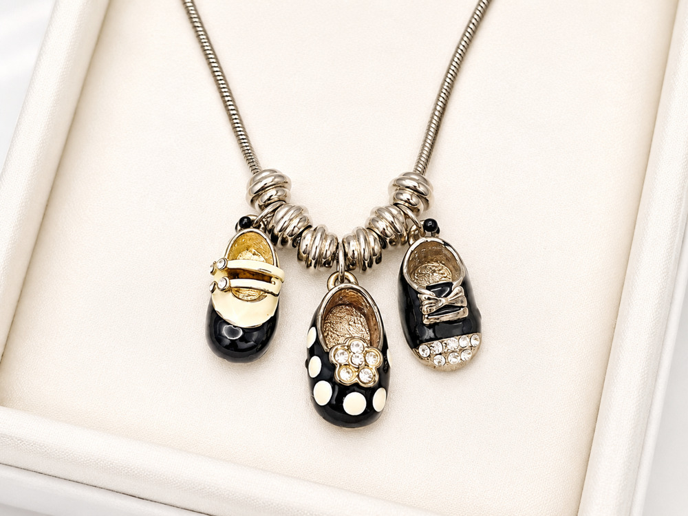 Vintage Firenza 3 Baby Shoe Charm Necklace 925 Italy Chain Mom Grandma Aunt